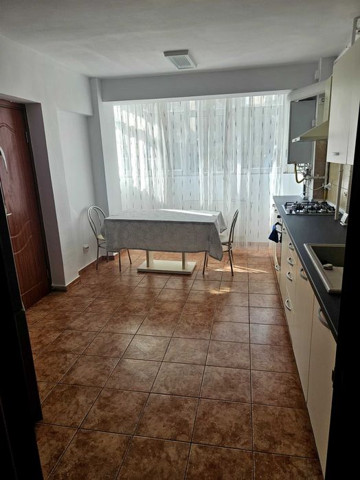 Închiriez apartament cu 2 camere decomandat in zona P-ța Măraști.