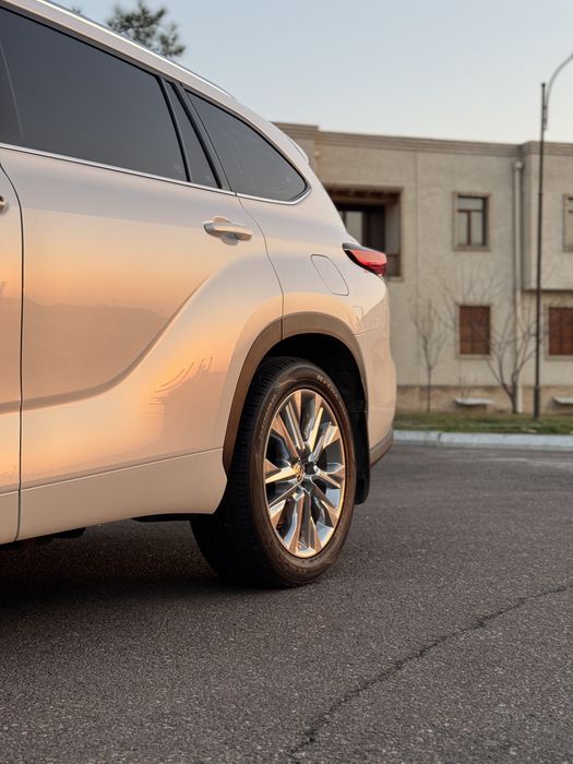 Продается Toyota Highlander Hybrid