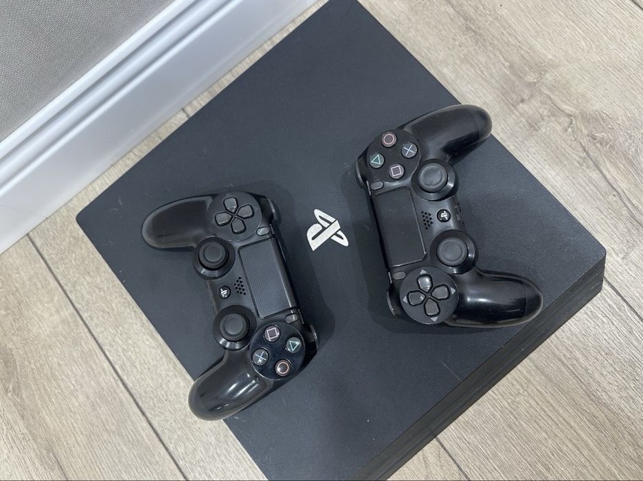 PS4 Pro + 2 джойстика + 5 игр | Недорого