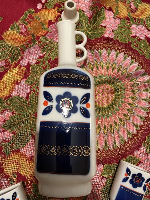 Коньячный набор. Штоф фарфоровый и 5 рюмок