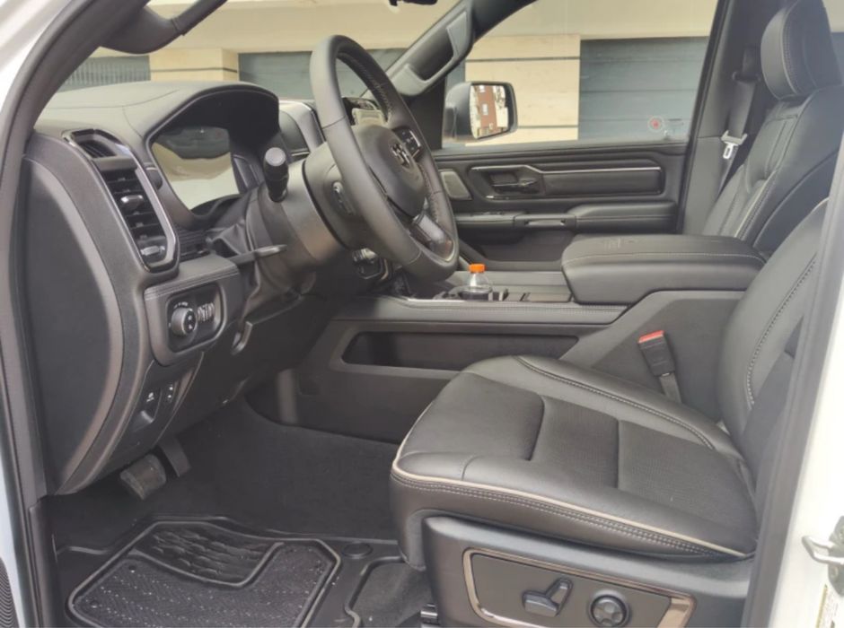 LIMITED night edition  4X4 Dodge RAM 1500