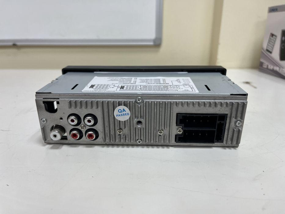 Универсален радио-касетофон за кола - ieGeek