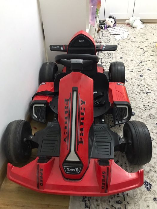 Гоночная машина.