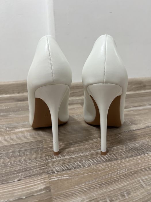 Официални бели обувки 39 номер