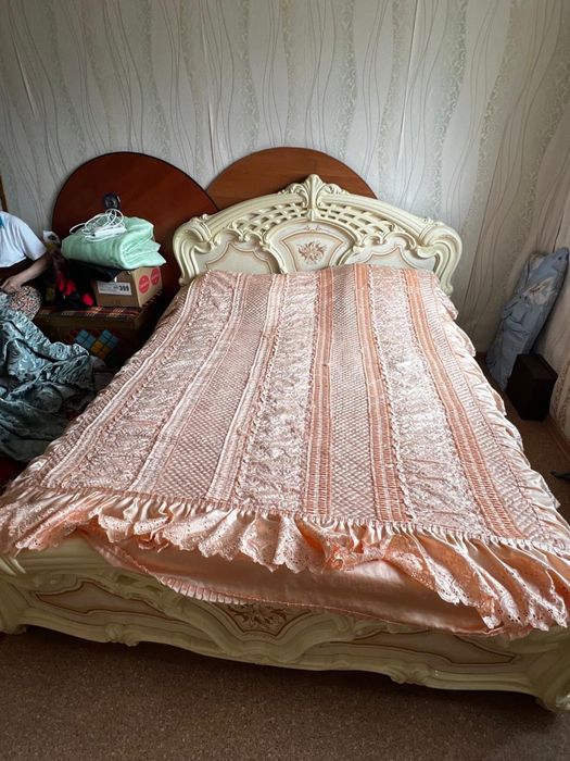 Продам спальный гарнитур