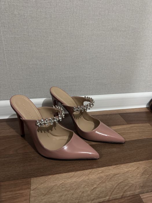 Продам новые пудровые туфли