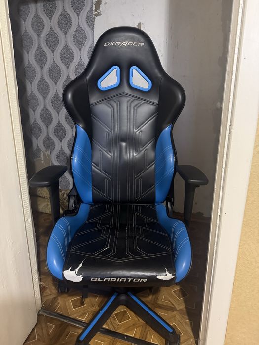 Игровое кресло Dxracer