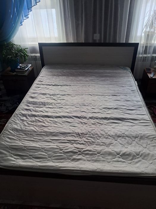 Продам двухспальную кровать