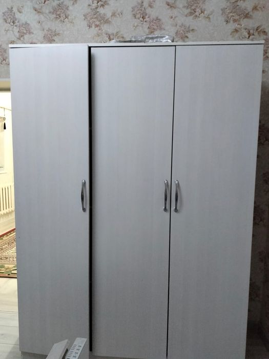 Шкаф для спальни 3 двери продаем