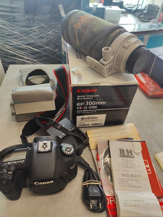 Фотоапарат Canon ЕQС 7D  и обектив Canon EF 300mm