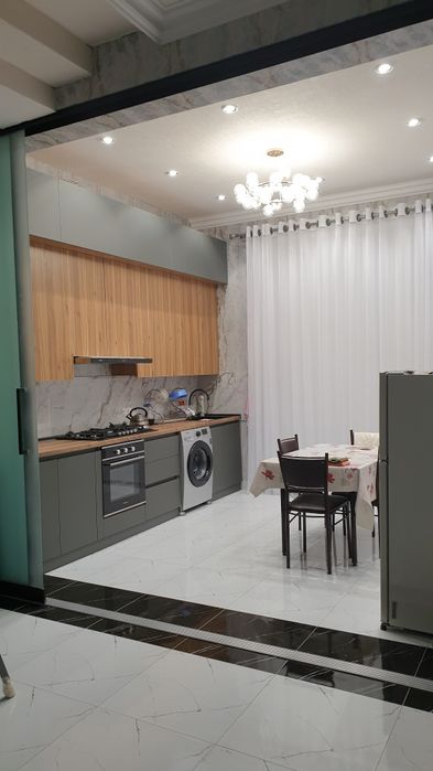 Уч кахрамон евро уй сотилади. 4  сотих кадастр ва канализация бор.