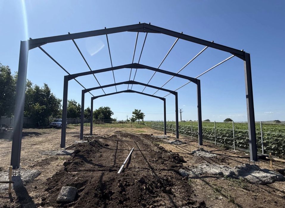 Vând hala structura metalica 10M lătime 20M lungime 4M înaltime