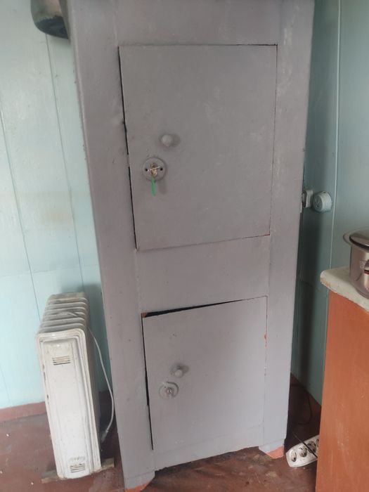 Продам сейф срочно