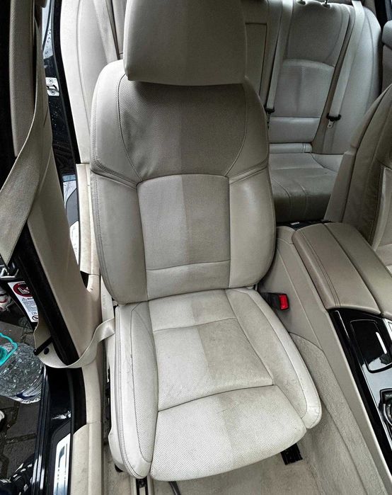 Detailing auto interior la domiciliu