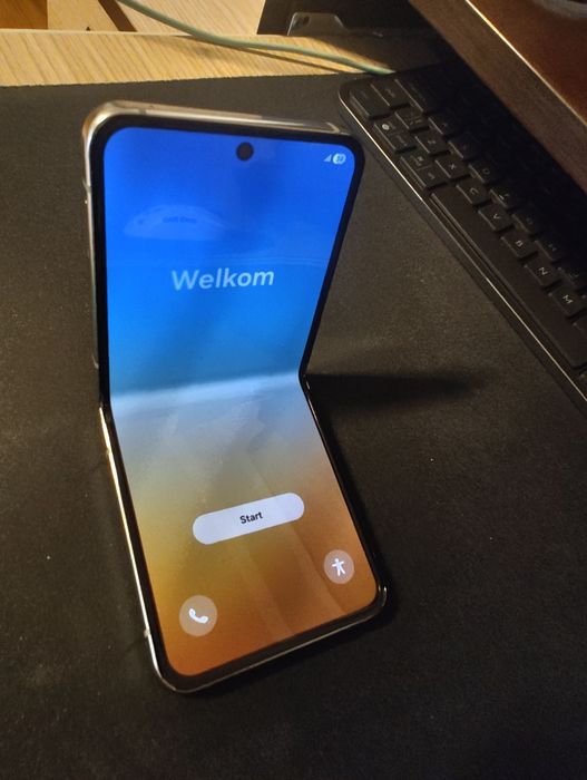 Galaxy Z Flip 5 ca nou - in tipla