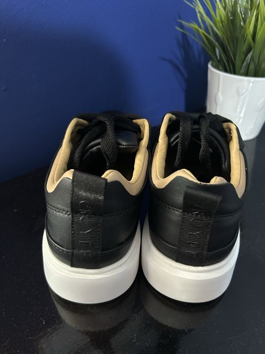 Продавам сникърси Cruyff