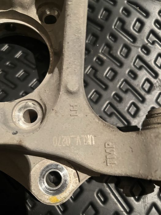 Цапфа задняя левая