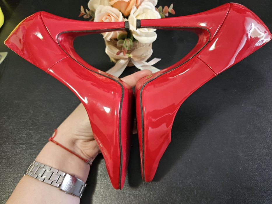 Pantofi de piele lăcuită pentru femei nr 39