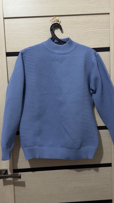 Продам платья, кофту дешево.