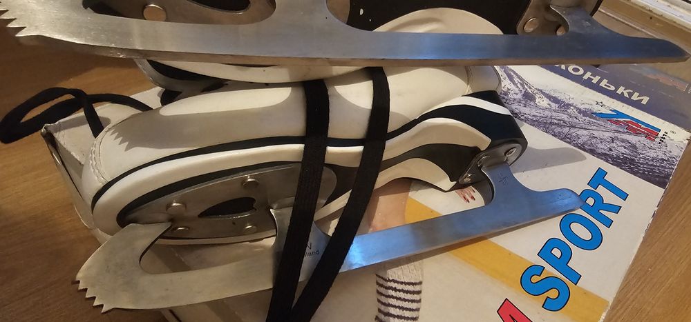 Продам коньки фигурные