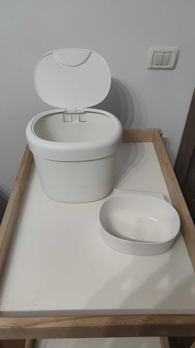 Masa de înfășat Ikea  +saltea+coșuri depozitare