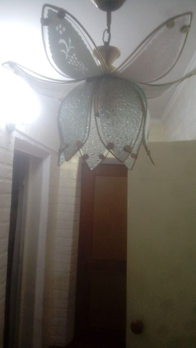 Продам люстру в отличном состоянии