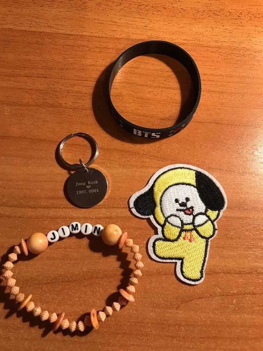 Аксессуары с корейской группой BTS