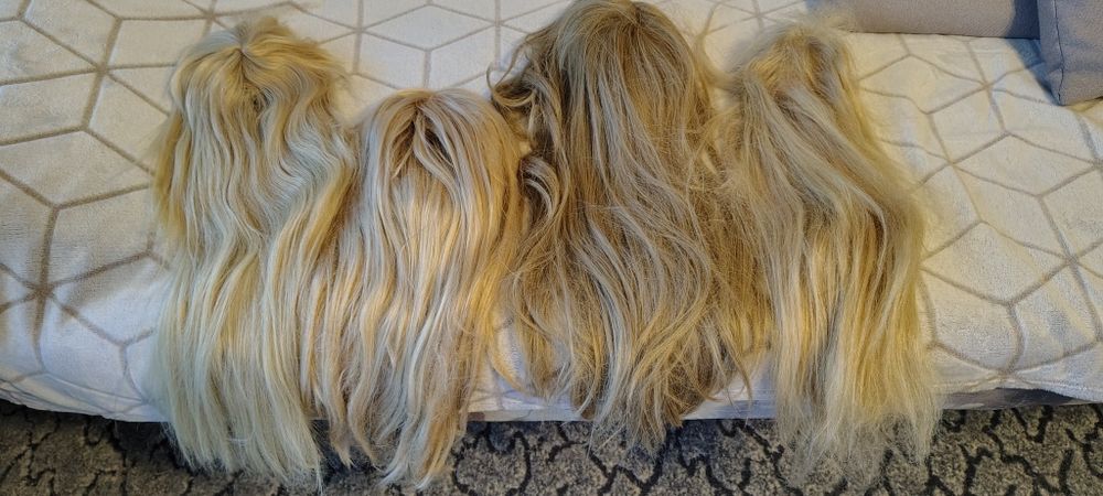 Set de 4 peruci dama culoare blond.
