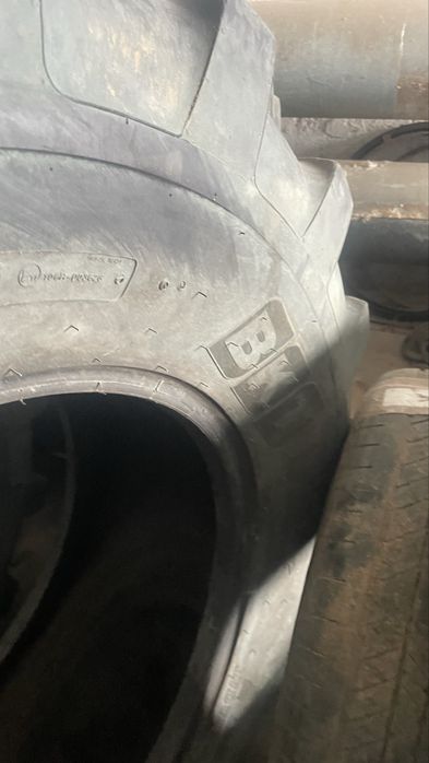 Шины 16.9-28 погрузчик экскаватор JCB ca