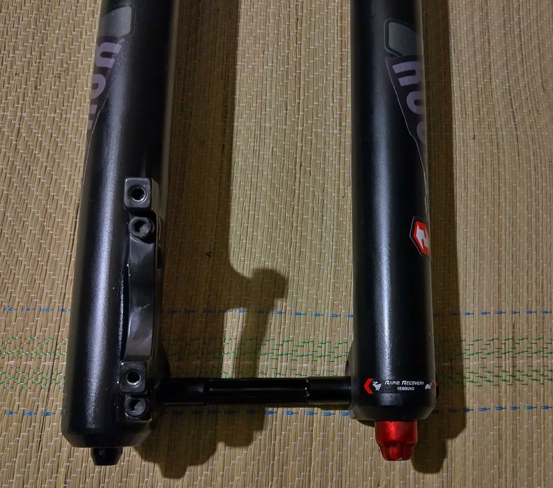 Вилка RockShox Yari RC [27.5] 170mm