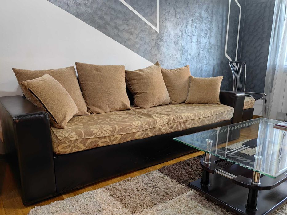 Vand canapea extensibila +masuta de cafea