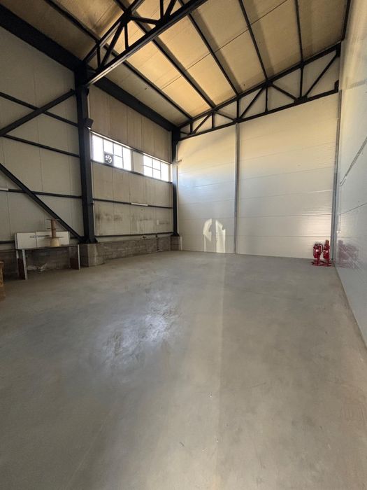 Hale/Depozite de 100 si 210mp de inchiriat in Pantelimon