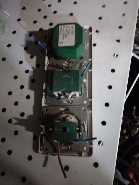 Выключатель три в одном