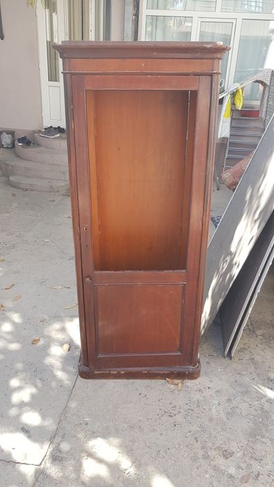 Продаеться антикварный шкаф