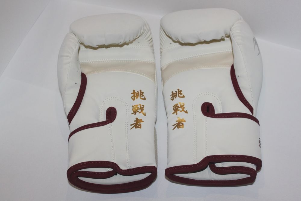 Боксерские перчатки Venum