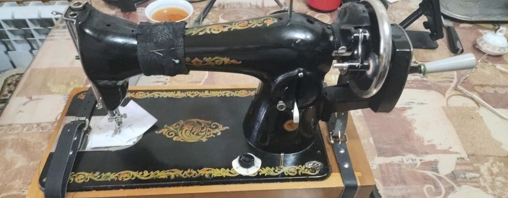 Продам швейную машинку