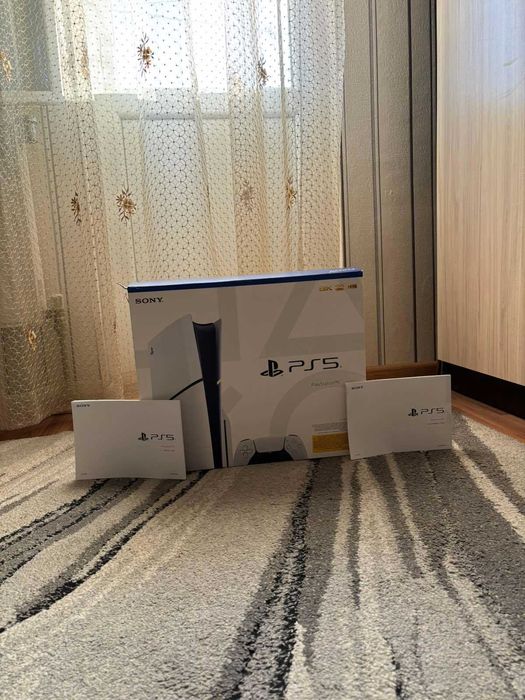 Play Station 5 в отлично състояние