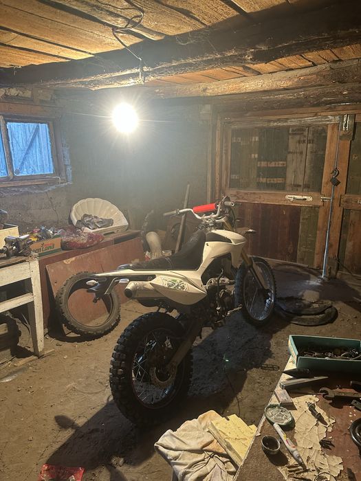 Продам эндуро 200 кубов