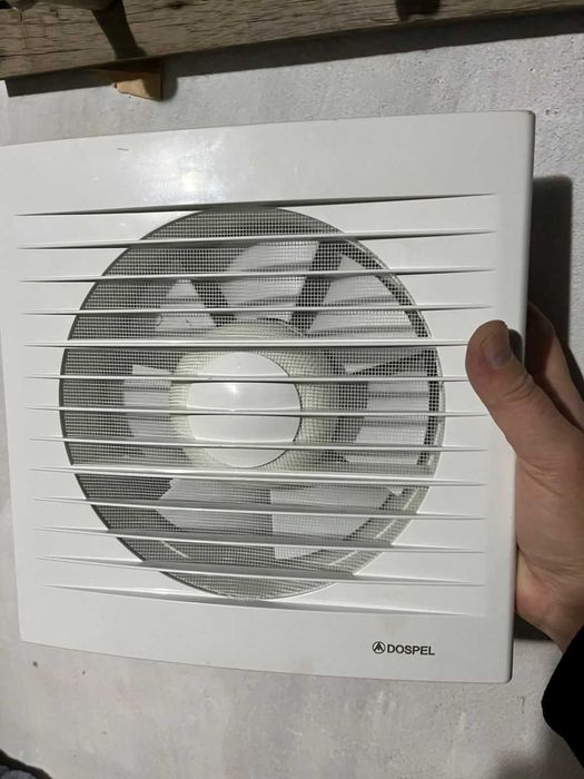 Вытяжной вентилятор ф200мм