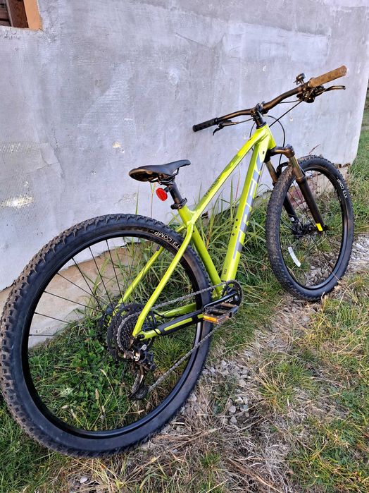 Trek Marlin 5 Gen 3 2025  Power Surge