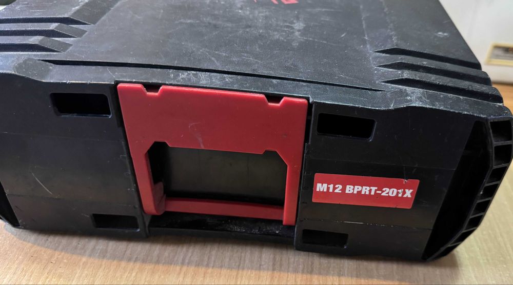 Акумулаторна нитачка Milwaukee M 12