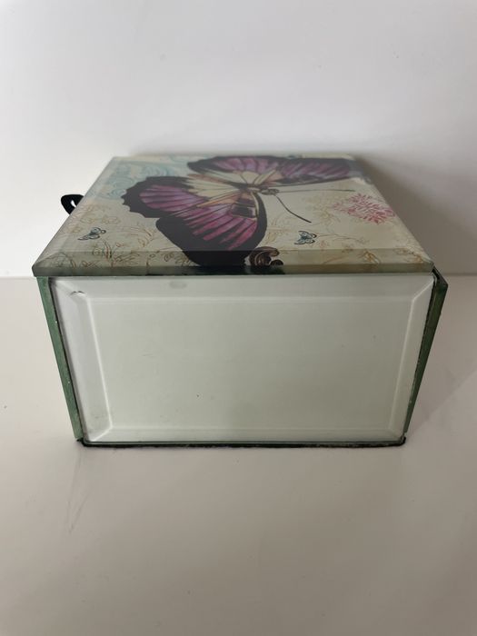 Кутийка за бижута