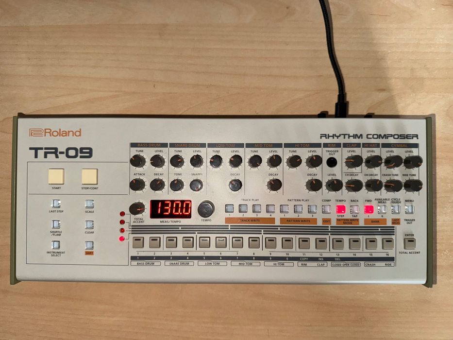 Roland Boutique tr09