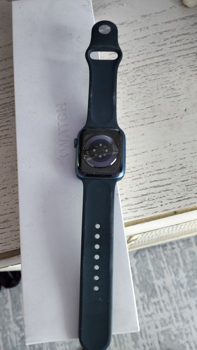 Apple watch 7 series 45 mm .