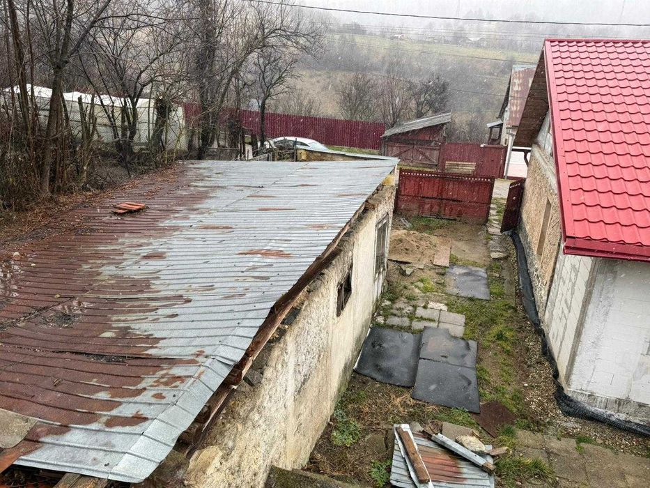 Vând casă la Anina!