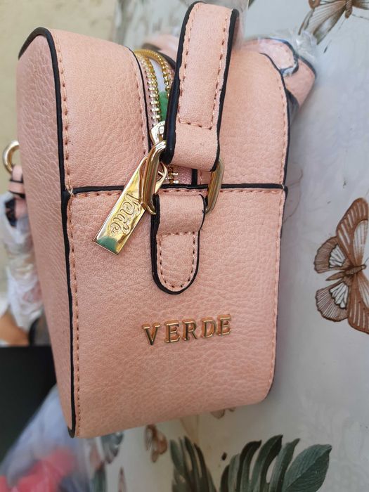 Малки черна и розова чантички