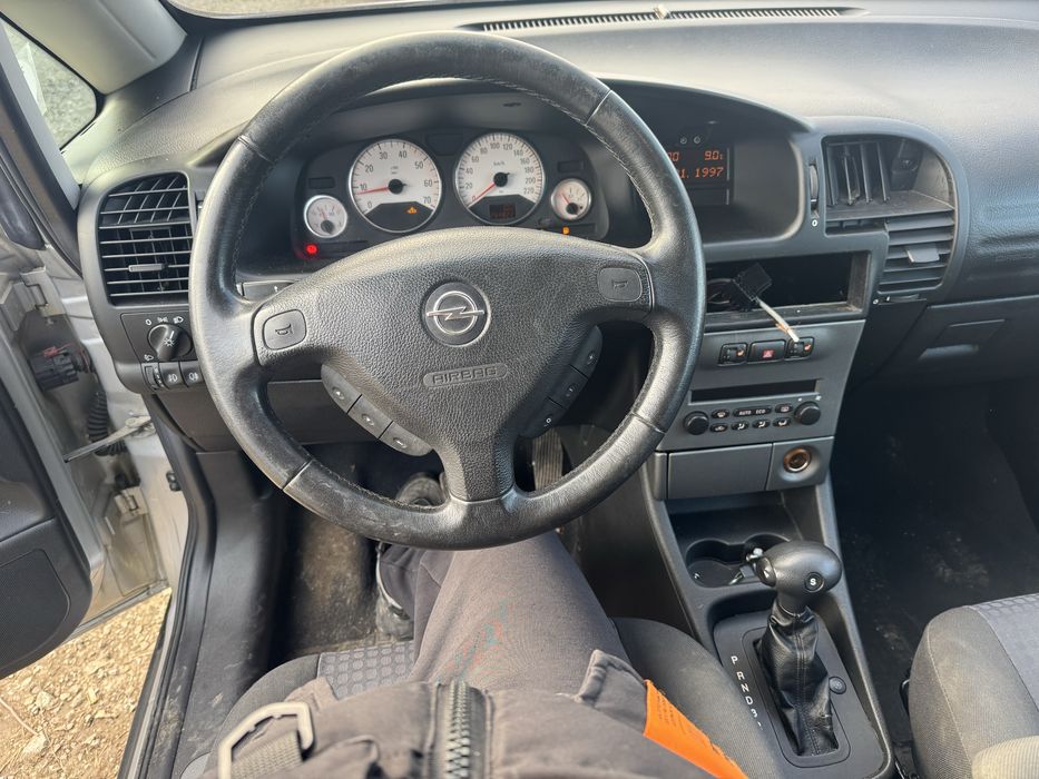 Опел зафира 2.2 бензин 2003 Г автоматик само на части