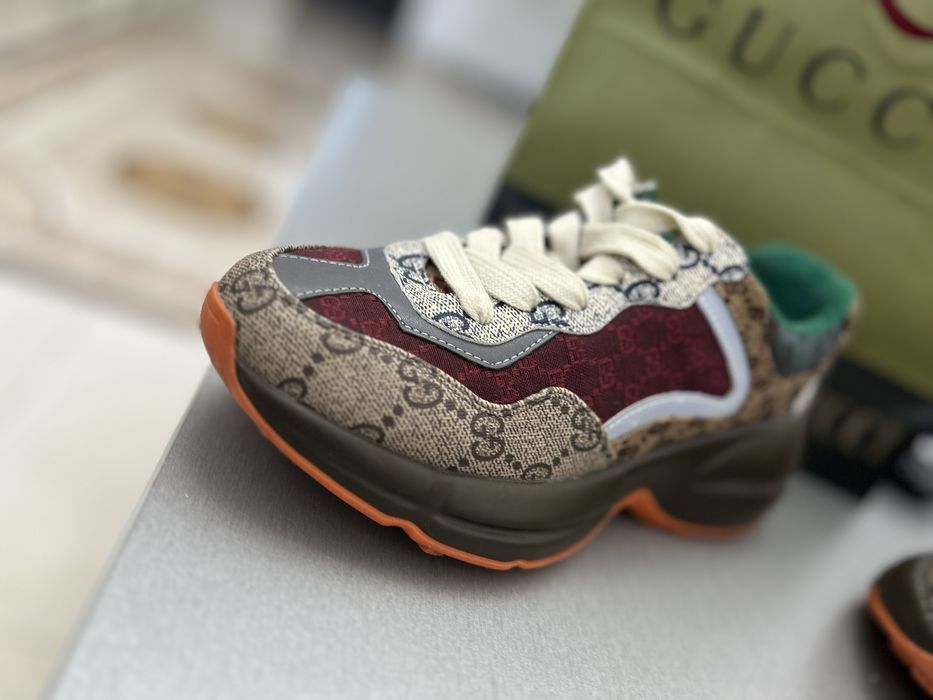 Adidasi Gucci 350 Lei Am nevoie de urgent bani