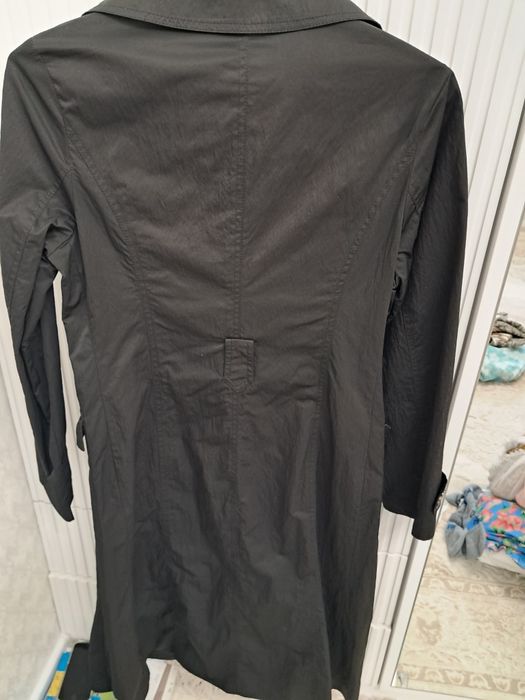 Плащ женский, черного цвета