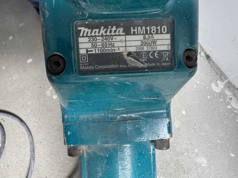 Ciocan demolator picamer Makita HM1810